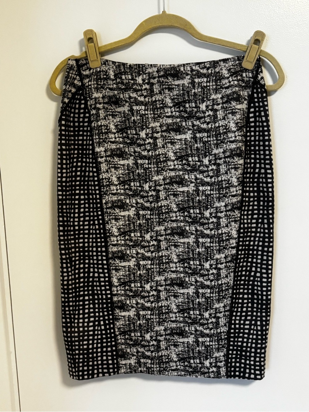 Lafayette 148 Gray and White Patterned Pencil Skirt